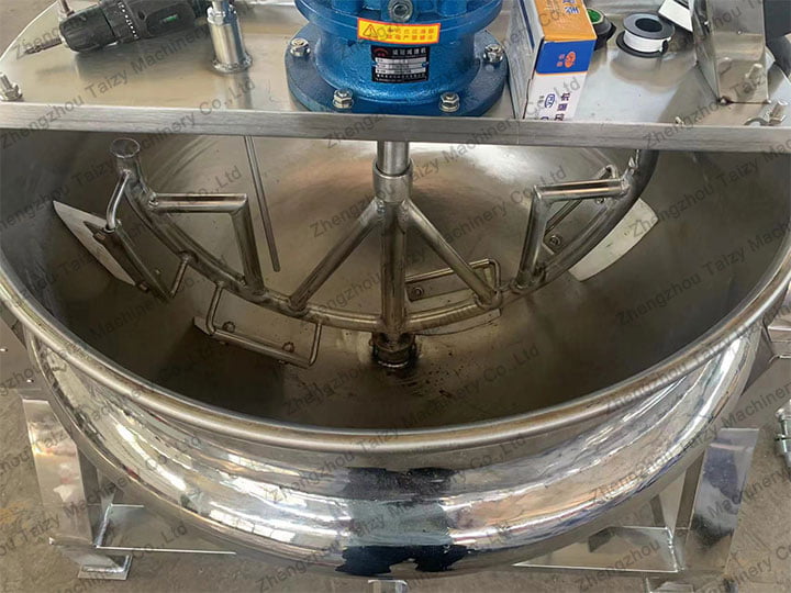 Mixing agitator of jacketed kettles